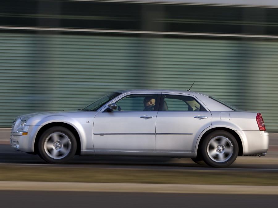  Chrysler 300C 2007 года  (EU) (фото 9 из 21)